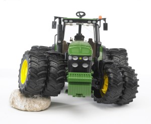 03052-traktor-zabawka-john-deere
