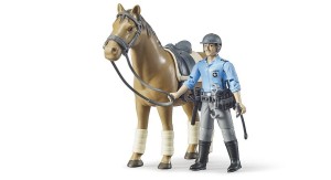 62507-bruder-figurka-policjanta-z-koniem
