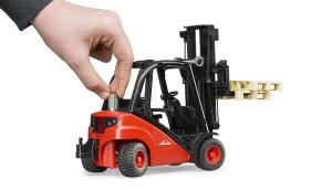 bruder-02511-wozek-widlowy-linde-h30d